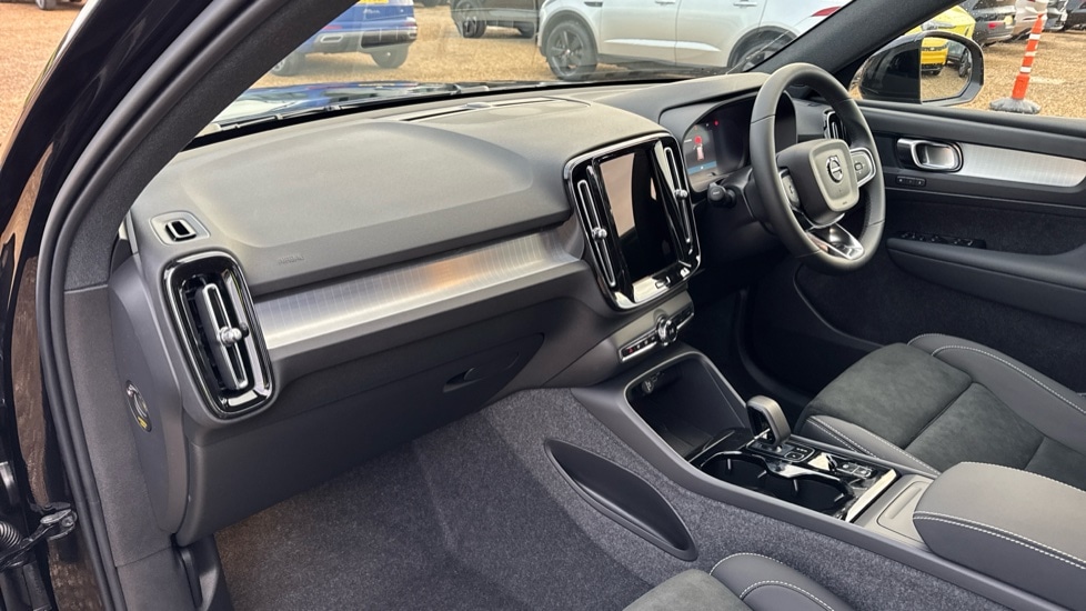 Used Volvo XC40 2025 for sale - 76874295: Photo 4
