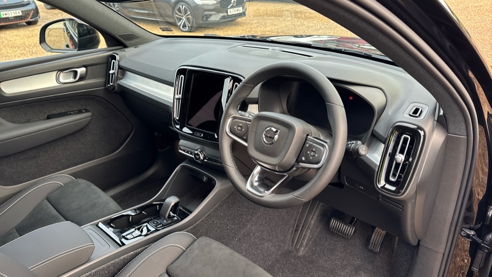 Used Volvo XC40 2025 for sale - 76874295: Photo 5