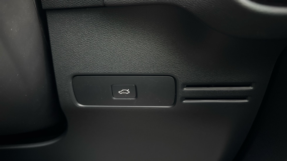 Used Volvo XC40 2025 for sale - 76874295: Photo 51