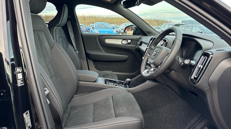 Used Volvo XC40 2025 for sale - 76874295: Photo 9