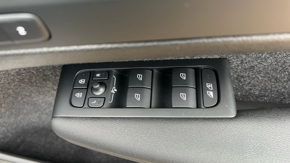 Used Volvo XC40 2025 for sale - 76361744: Photo 33