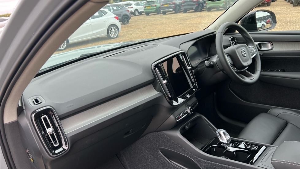 Used Volvo XC40 2025 for sale - 76361744: Photo 4
