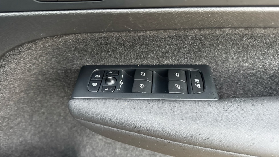 Used Volvo XC40 2022 for sale - 76874913: Photo 33