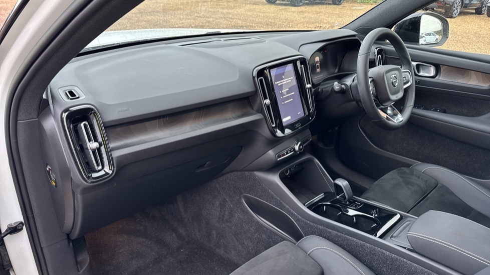 Used Volvo XC40 2022 for sale - 76874913: Photo 4