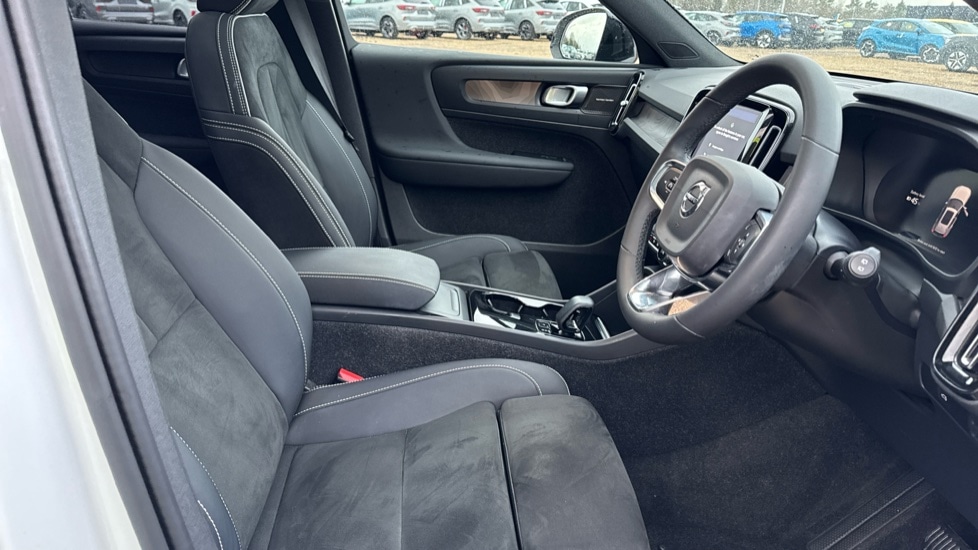 Used Volvo XC40 2022 for sale - 76874913: Photo 9