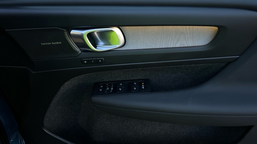 Used Volvo XC40 2025 for sale - 76400743: Photo 15