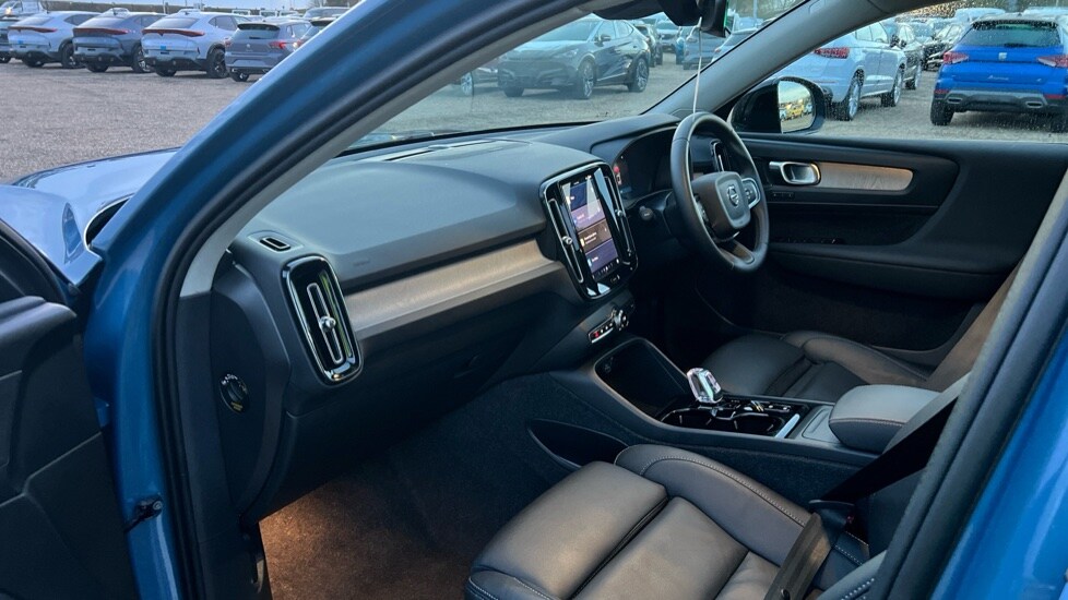 Used Volvo XC40 2025 for sale - 76400743: Photo 4