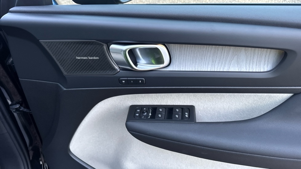 Used Volvo XC40 2025 for sale - 76942935: Photo 15