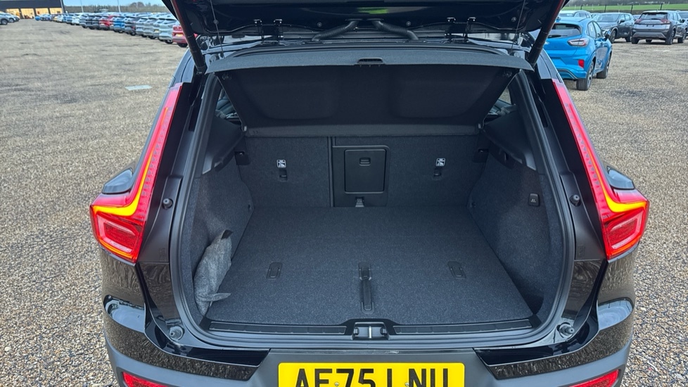 Used Volvo XC40 2025 for sale - 76942935: Photo 17