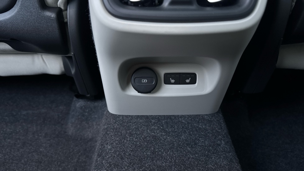 Used Volvo XC40 2025 for sale - 76942935: Photo 27