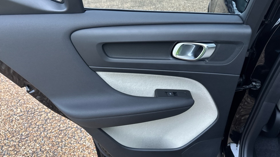 Used Volvo XC40 2025 for sale - 76942935: Photo 28