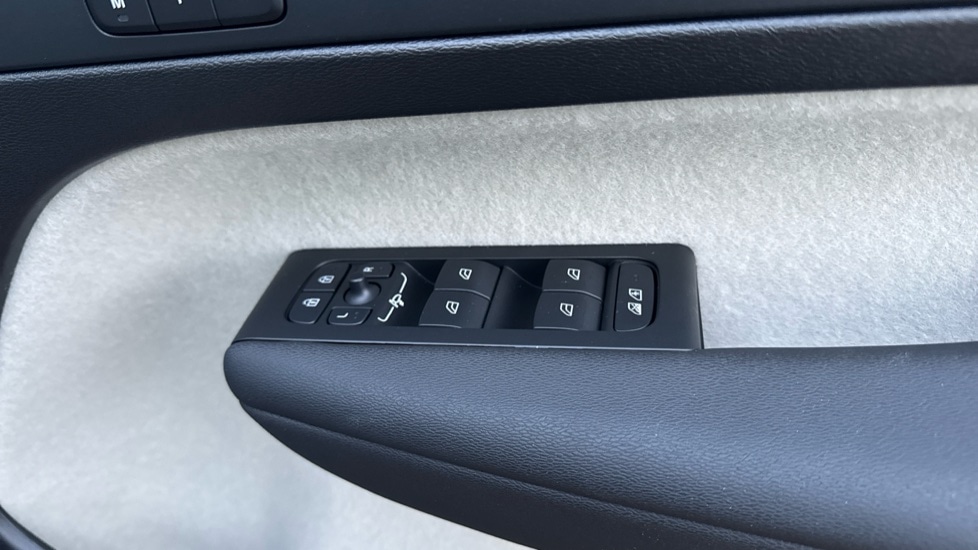 Used Volvo XC40 2025 for sale - 76942935: Photo 33