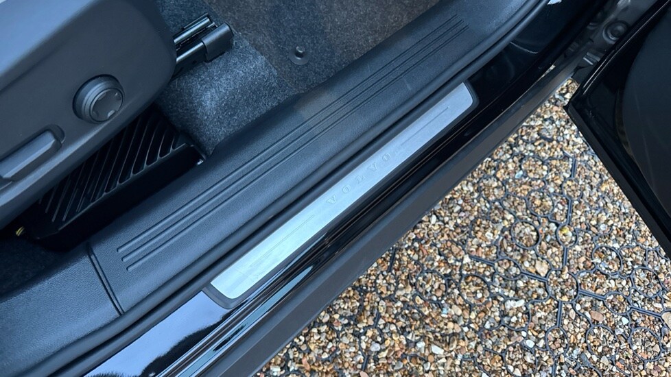 Used Volvo XC40 2025 for sale - 76942935: Photo 43