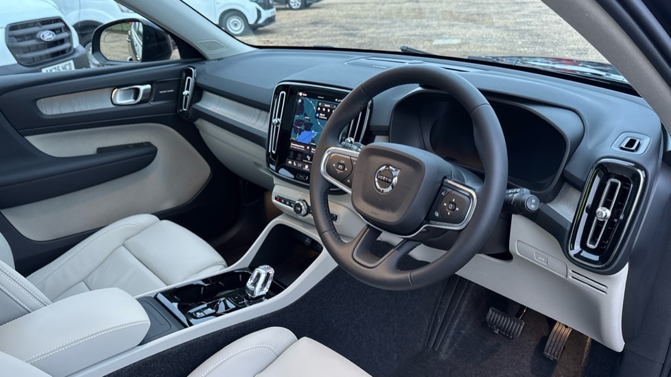 Used Volvo XC40 2025 for sale - 76942935: Photo 5