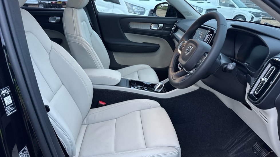 Used Volvo XC40 2025 for sale - 76942935: Photo 9