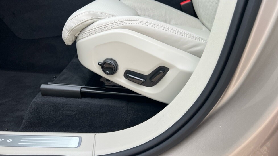 Used Volvo XC90 2025 for sale - 76116945: Photo 32