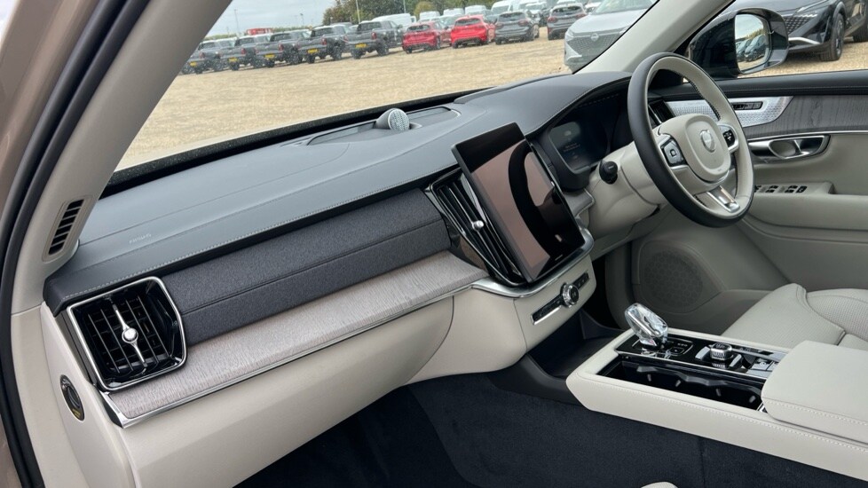 Used Volvo XC90 2025 for sale - 76116945: Photo 4