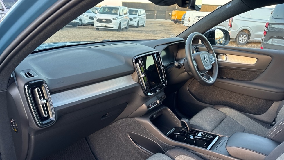 Used Volvo XC40 2023 for sale - 77021872: Photo 4