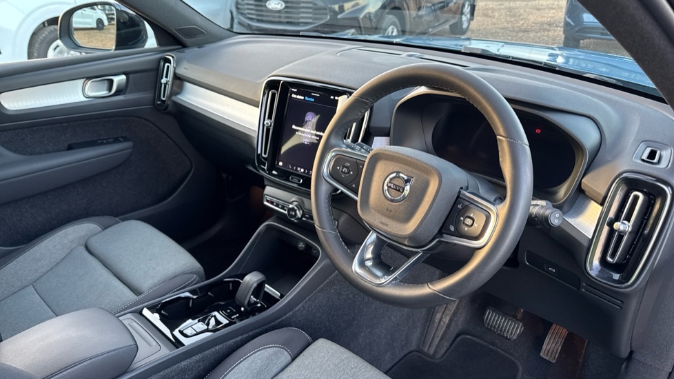 Used Volvo XC40 2023 for sale - 77021872: Photo 5