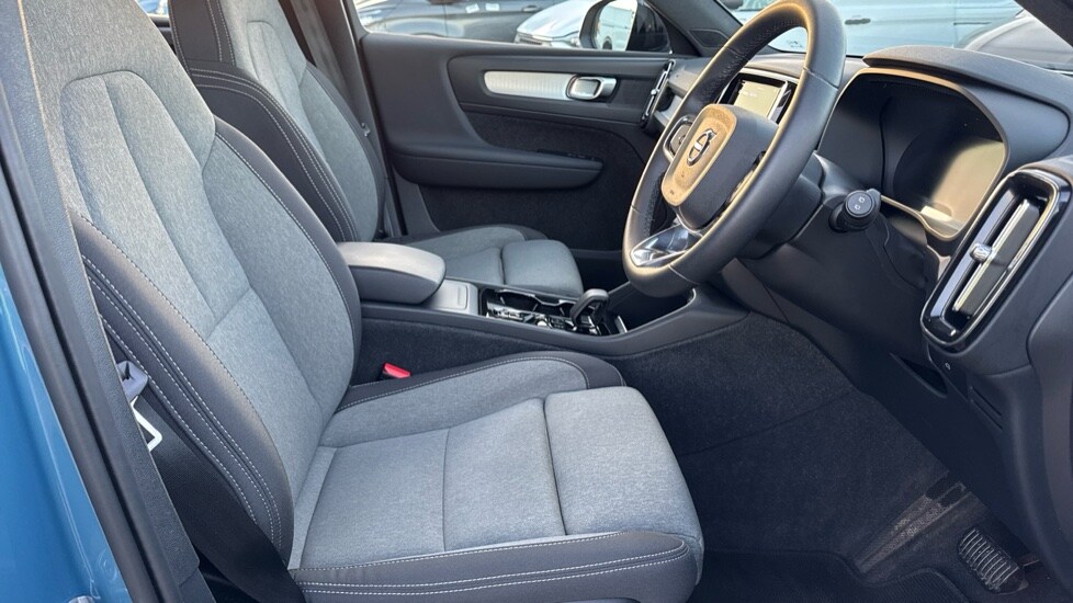 Used Volvo XC40 2023 for sale - 77021872: Photo 9