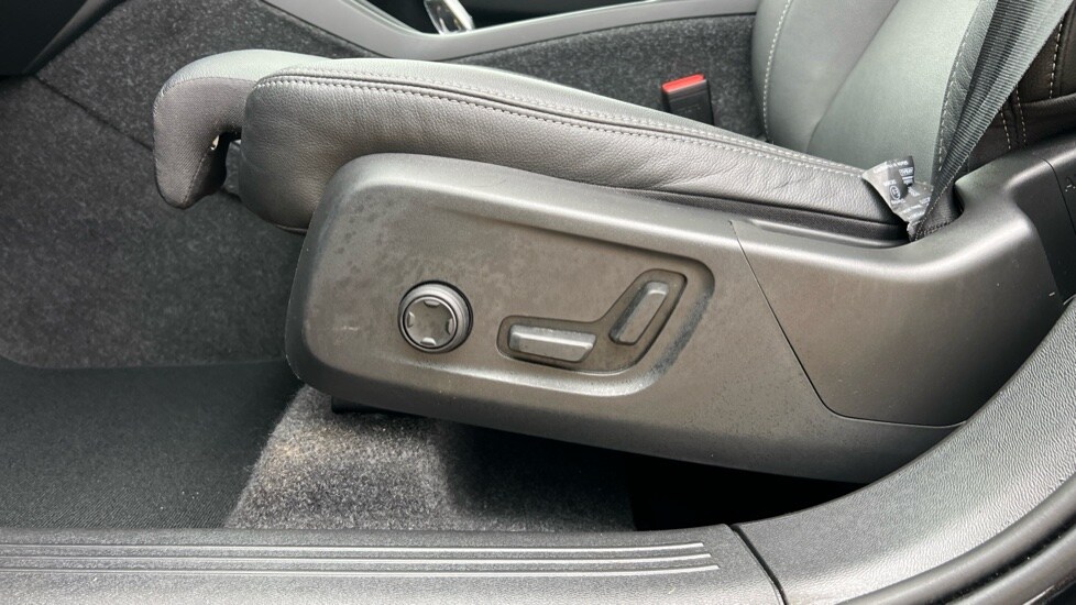 Used Volvo XC40 2024 for sale - 76104077: Photo 32