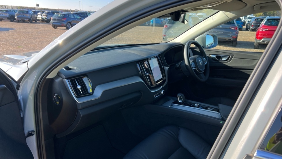 Used Volvo XC60 2024 for sale - 76552346: Photo 4