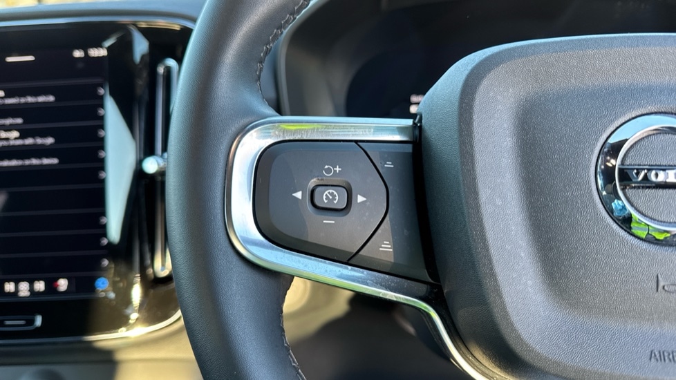 Used Volvo XC40 2023 for sale - 76937522: Photo 18