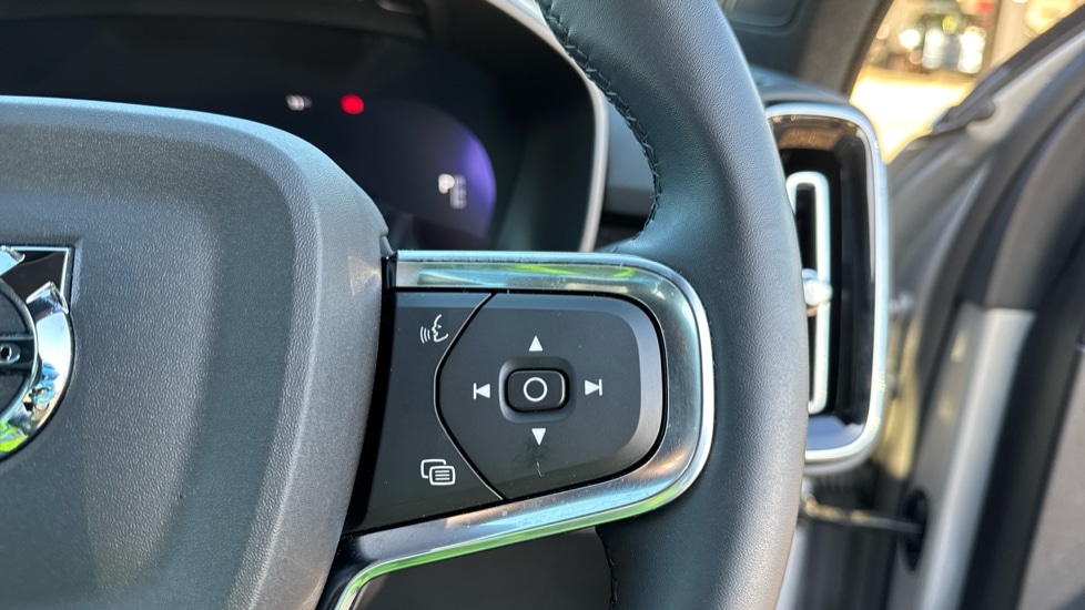 Used Volvo XC40 2023 for sale - 76937522: Photo 19