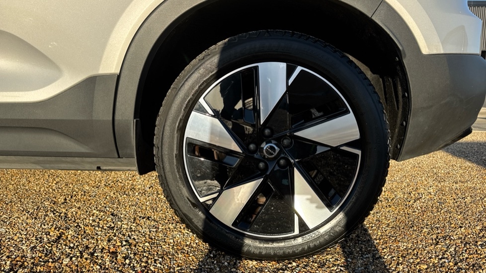 Used Volvo XC40 2023 for sale - 76937522: Photo 25