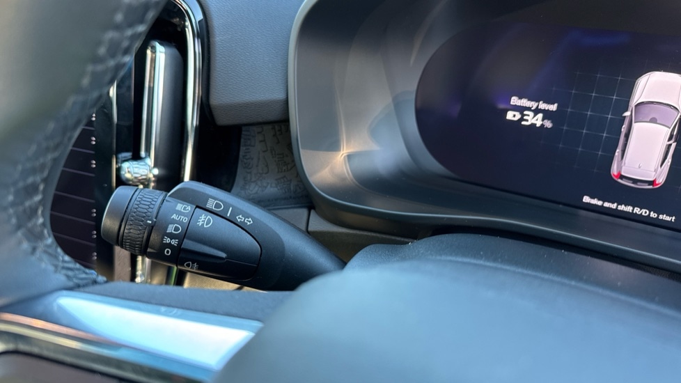 Used Volvo XC40 2023 for sale - 76937522: Photo 30