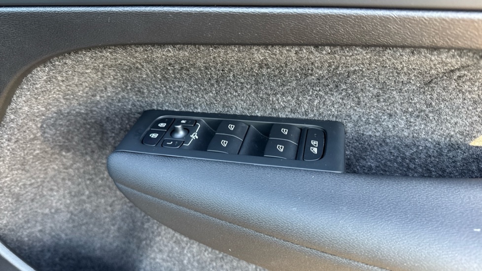 Used Volvo XC40 2023 for sale - 76937522: Photo 33