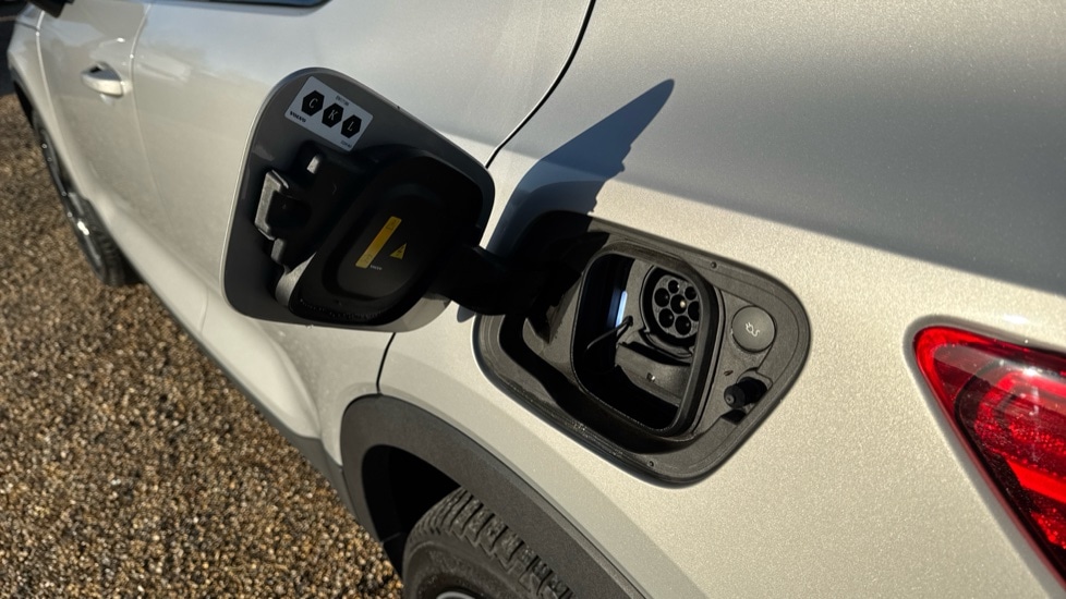 Used Volvo XC40 2023 for sale - 76937522: Photo 42