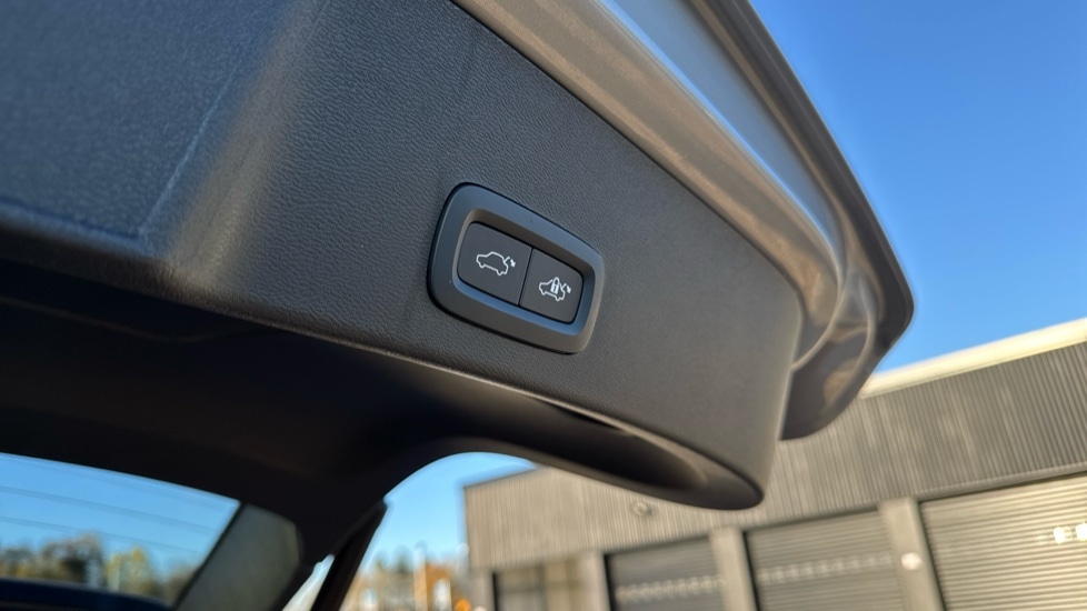 Used Volvo XC40 2023 for sale - 76937522: Photo 45