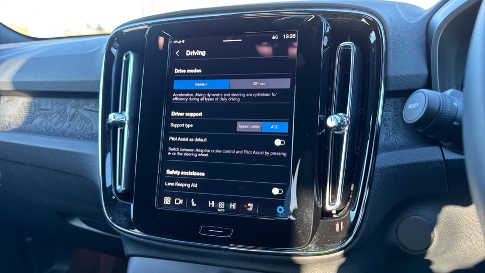 Used Volvo XC40 2023 for sale - 76937522: Photo 47