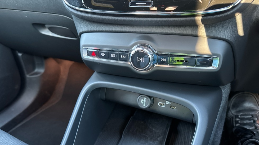 Used Volvo XC40 2023 for sale - 76937522: Photo 48