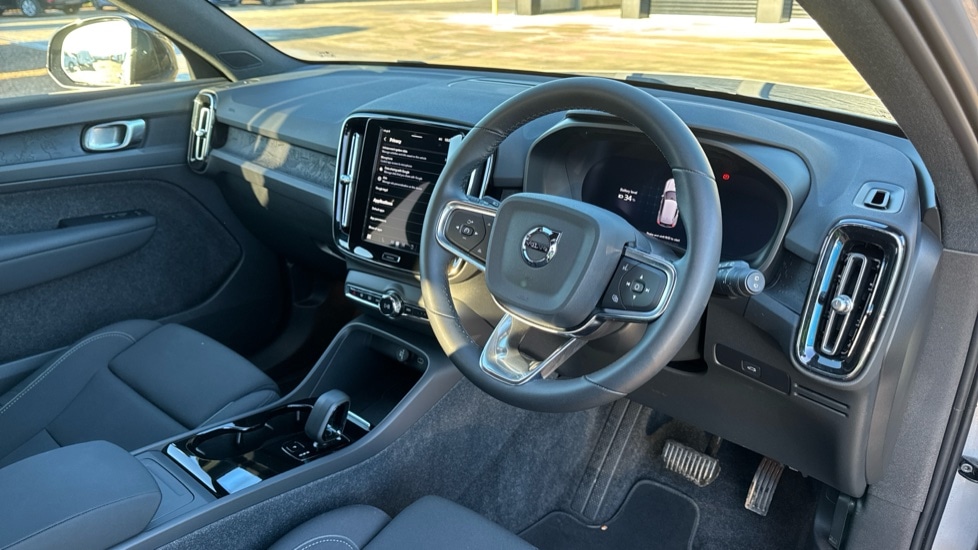 Used Volvo XC40 2023 for sale - 76937522: Photo 5