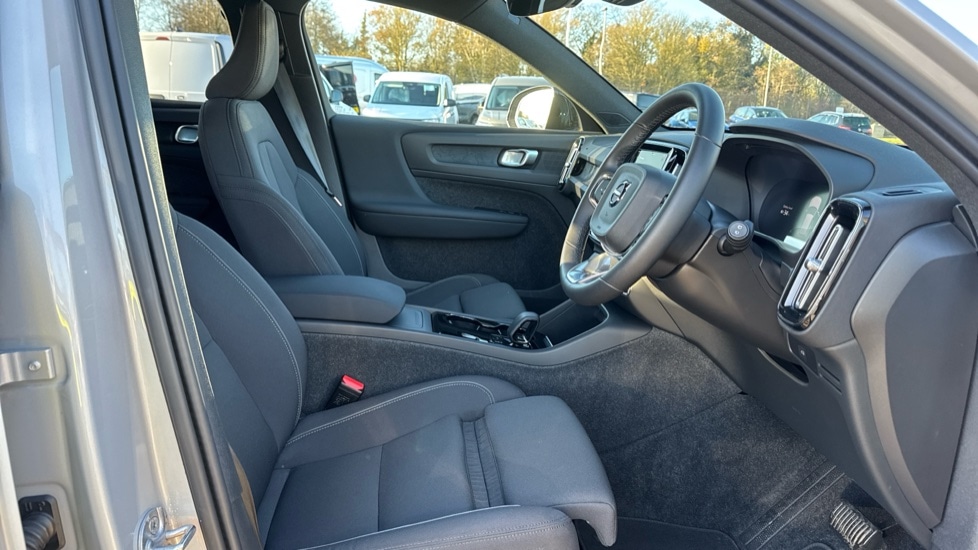 Used Volvo XC40 2023 for sale - 76937522: Photo 9