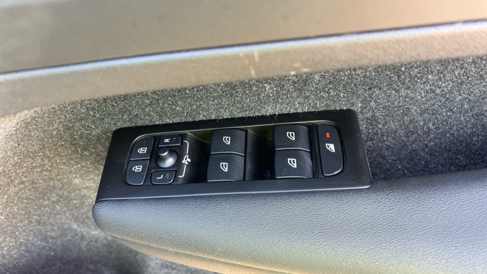 Used Volvo XC40 2021 for sale - 76587036: Photo 33