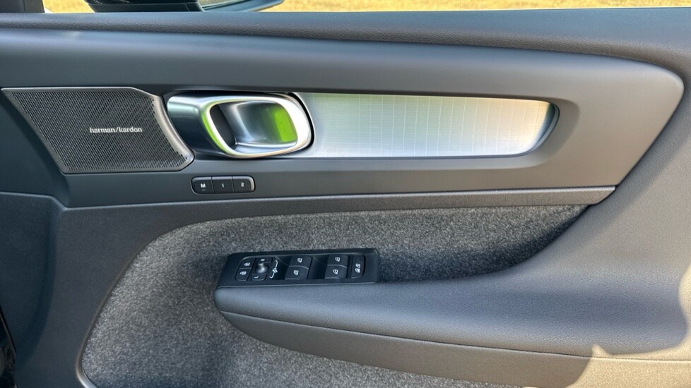 Used Volvo XC40 2025 for sale - 76881870: Photo 15