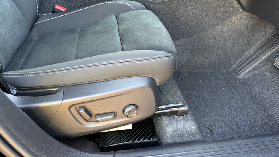 Used Volvo XC40 2025 for sale - 76881870: Photo 32