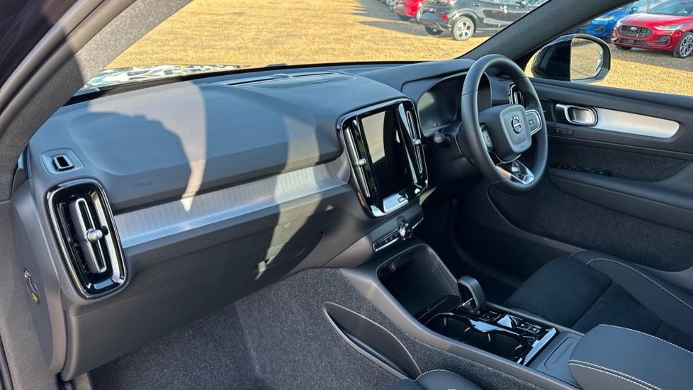 Used Volvo XC40 2025 for sale - 76881870: Photo 4