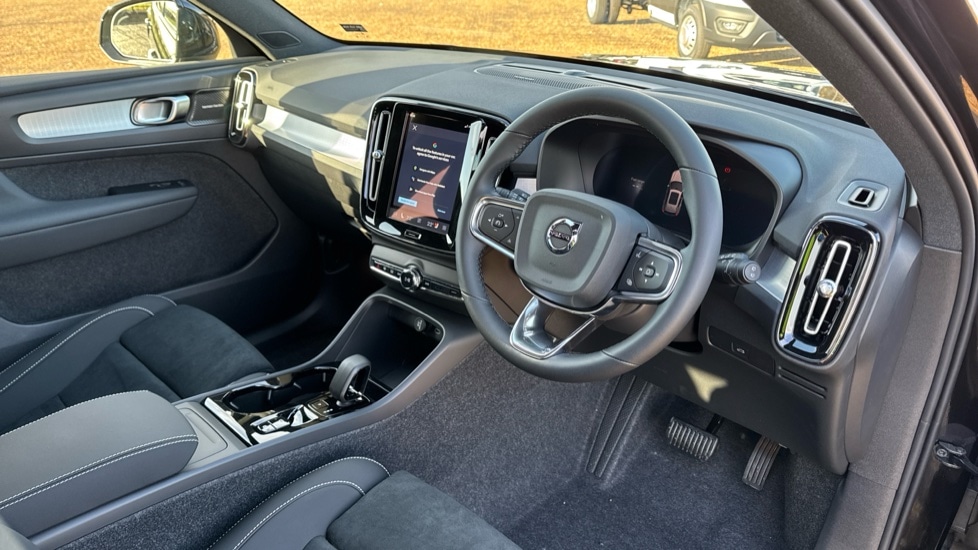 Used Volvo XC40 2025 for sale - 76881870: Photo 5