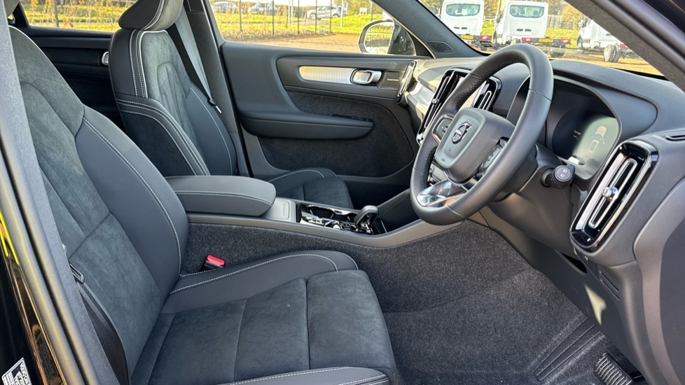 Used Volvo XC40 2025 for sale - 76881870: Photo 9