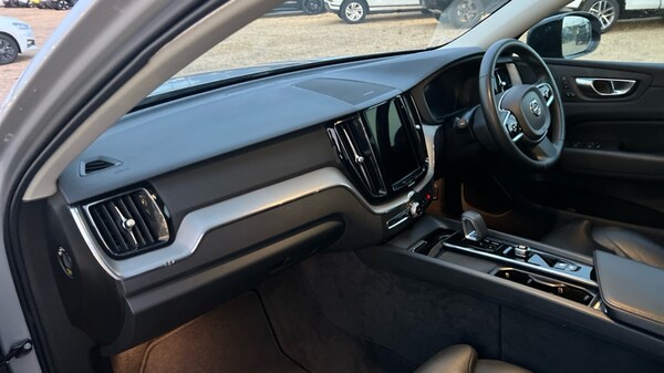 Used Volvo XC60 2023 for sale - 76104133: Photo 4