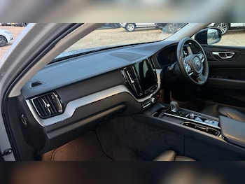 Used Volvo XC60 2023 for sale - 76104133: Photo