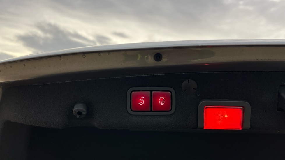 Used Mercedes-Benz C Class 2015 for sale - 76647916: Photo 38