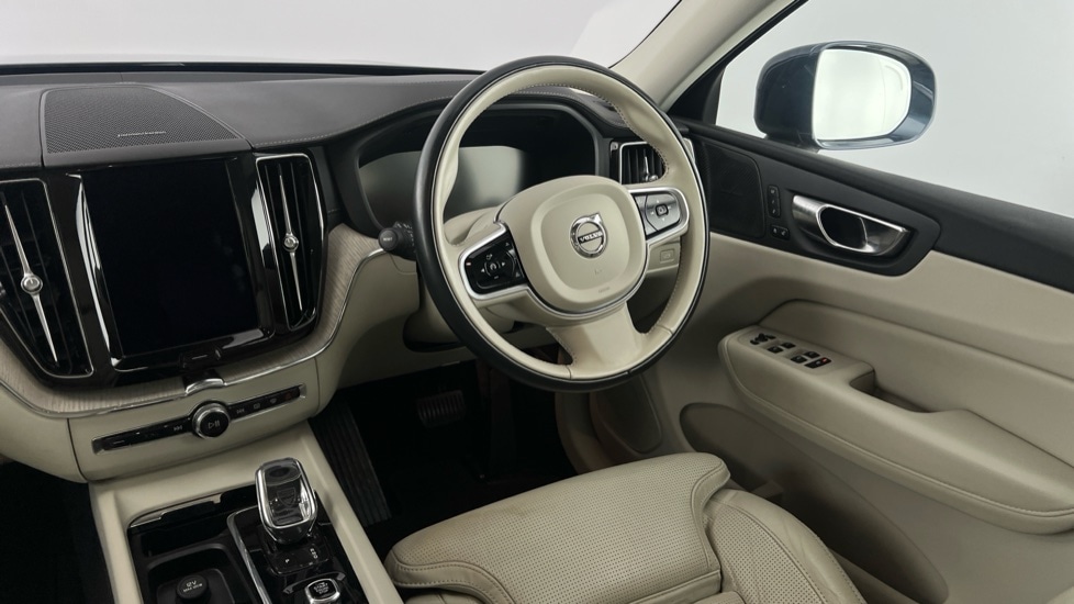 Used Volvo XC60 2021 for sale - 76647852: Photo 8