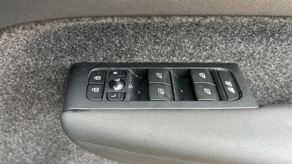 Used Volvo XC40 2024 for sale - 76074597: Photo 33