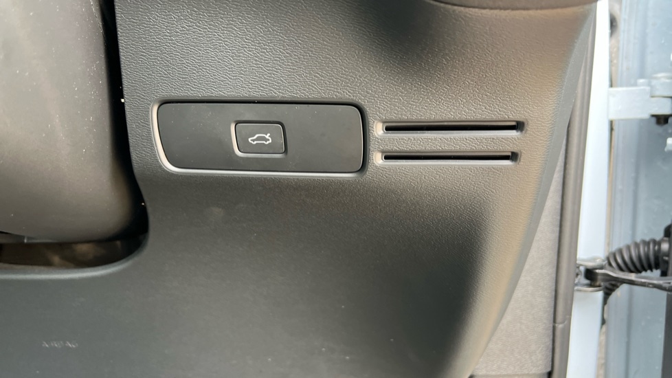 Used Volvo XC40 2024 for sale - 76074597: Photo 45