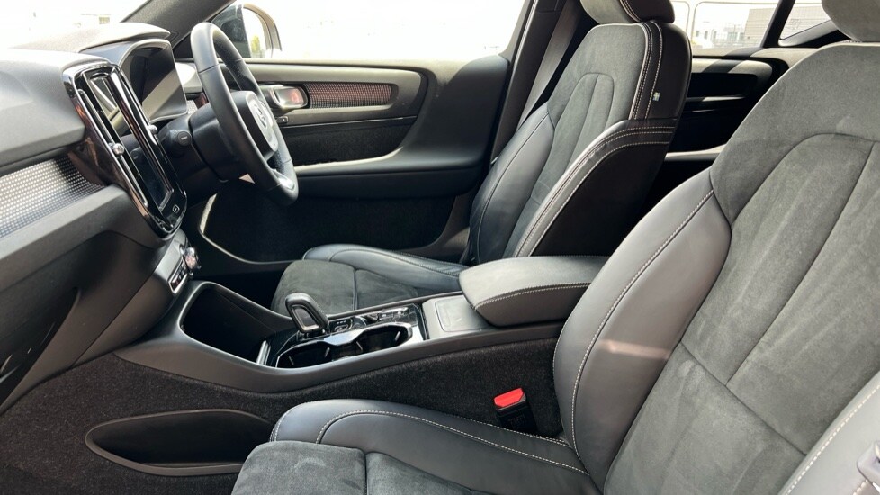 Used Volvo XC40 2021 for sale - 76540050: Photo 32